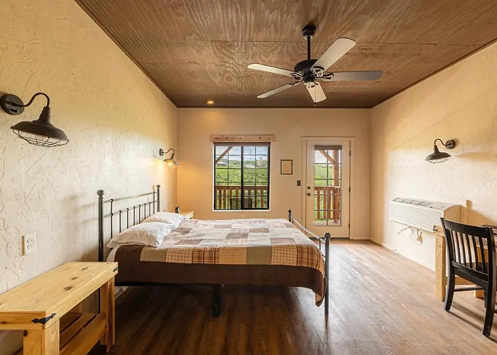 Miners #2 - King Bed - Accessible - Private Balcony *