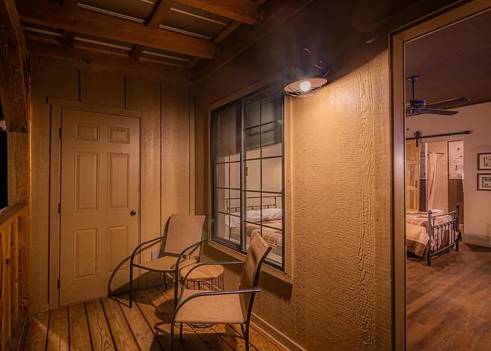 Miners #2 - King Bed - Accessible - Private Balcony * Tombstone